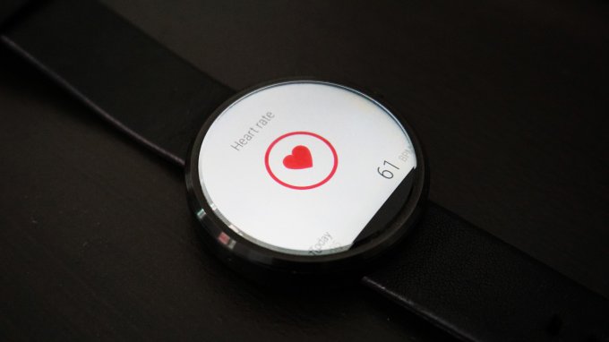smartwatch z czujnikiem tętna
